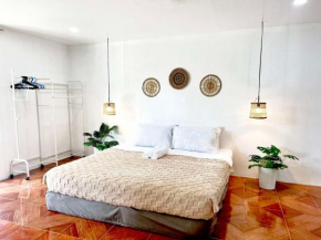 Spacious Studio w AC Central Area near Beach